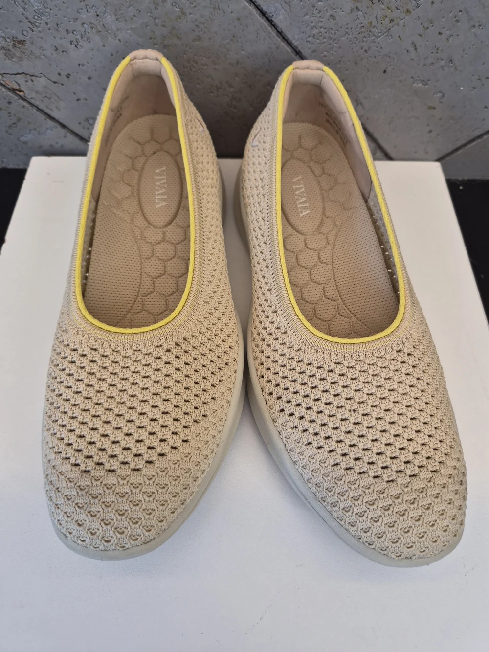 Vionic Women’s Beige Knit Slip-On Flats with Yellow Trim